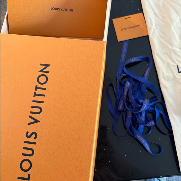 Louis Vuitton shoes Literally new shoes wore one time around the house - Picture 4 of 9